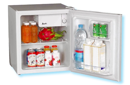 Avanti white compact refrigerator, item #788-RM1700W-1